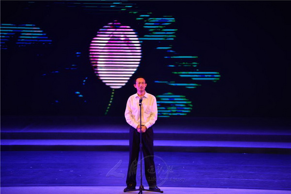 明基大和尚出席黄梅戏《传灯》在台湾公演并致辞